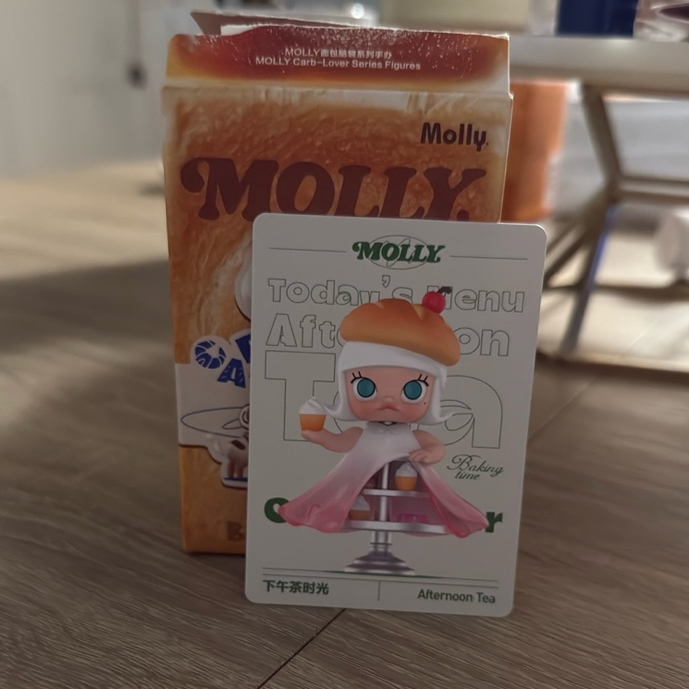 Molly Carb-Lover Popmart Afternoon Tea UNOPENED toy. Box opened to see card.